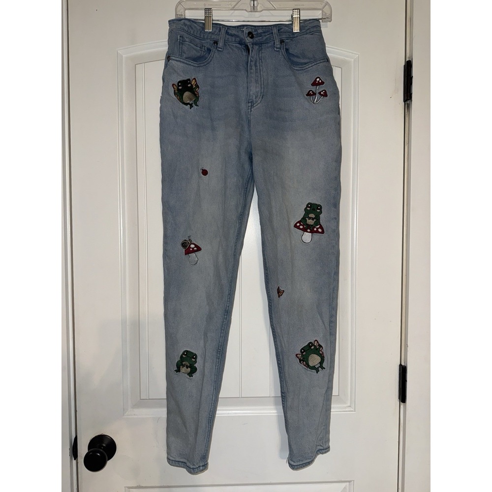 Adorable! Hot Topic Embroidered Mom Jeans  Frogs Mushrooms Size 5 High Rise